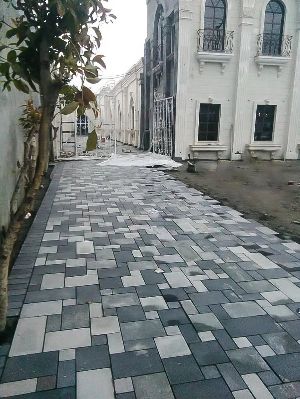Random Paving Patterns