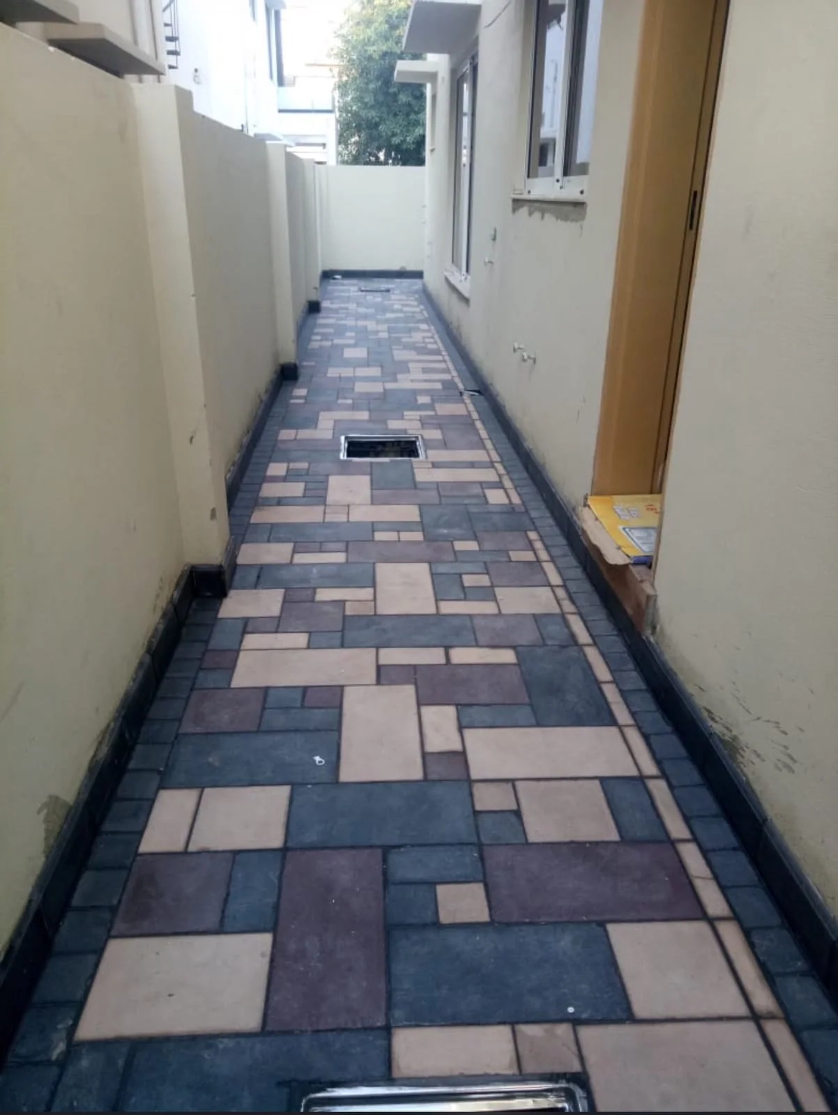 Random paving surface at residence